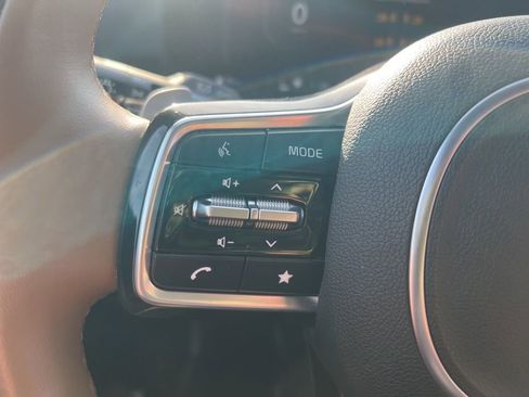 Certified 2025 Kia Sorento SX Prestige w/ Olive Brown Leather Package image 61