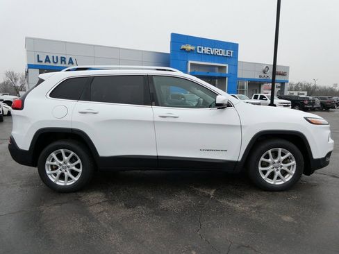 Used 2017 Jeep Cherokee Latitude w/ Safety/Convenience Group image 4