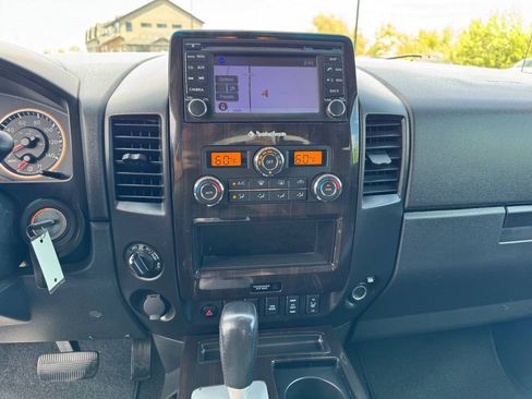 Used 2013 Nissan Titan SL AWD/4WD image 22