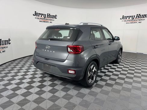 Used 2024 Hyundai Venue SEL image 9