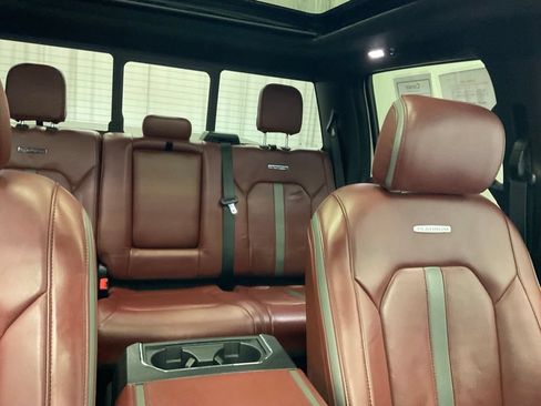 Used 2019 Ford F150 Platinum w/ Equipment Group 701A Luxury AWD/4WD image 32
