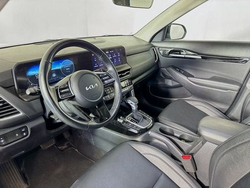 Certified 2025 Kia Seltos EX w/ EX Sunroof Package AWD/4WD image 9