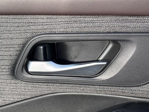 Used 2023 Nissan Rogue SV FWD image 18