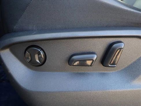 Used 2020 Volkswagen Tiguan SE image 12