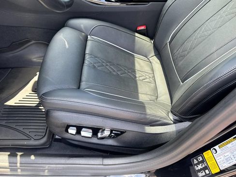 Used 2023 BMW M550i xDrive w/ Dynamic Handling Package AWD/4WD image 15