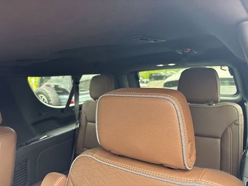 Used 2024 Chevrolet Suburban High Country AWD/4WD image 16