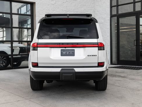 Used 2024 Lexus GX 550 w/ Accessory Package (31) image 16