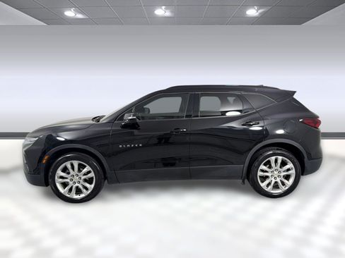 Used 2022 Chevrolet Blazer LT w/ Sound & Technology Package FWD image 2