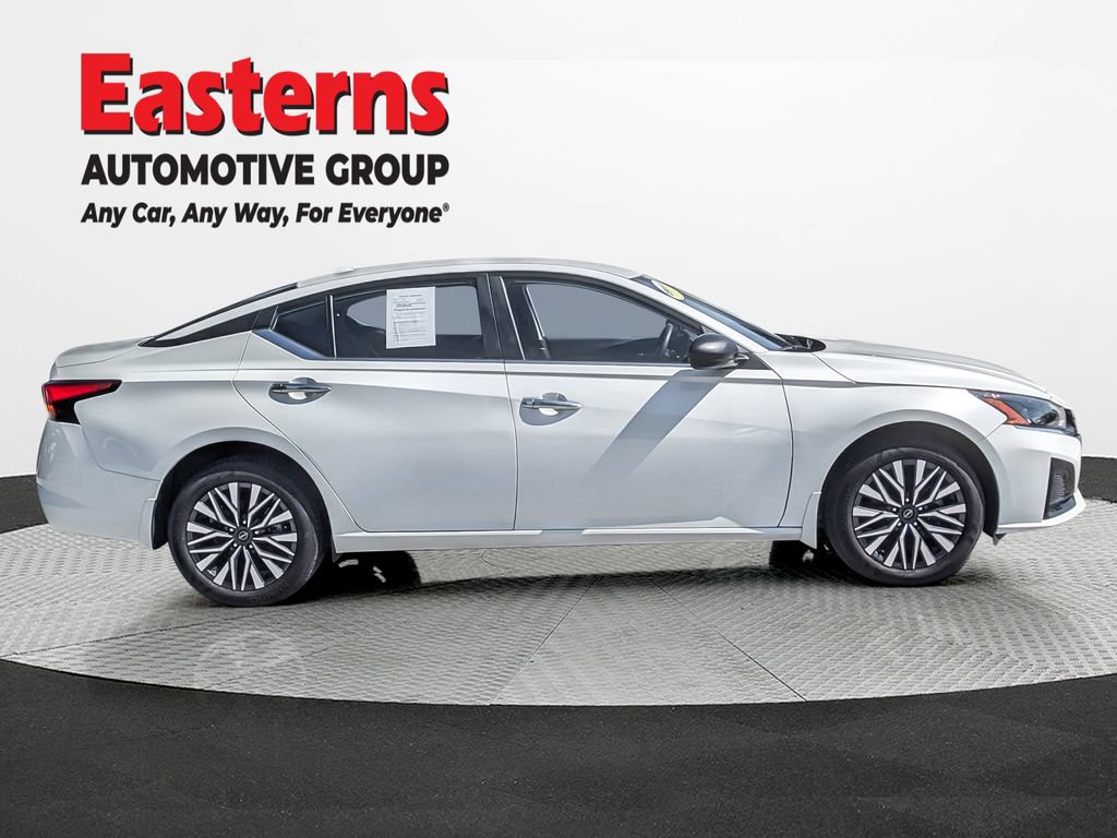 Used 2024 Nissan Altima 2.5 SV AWD/4WD image 5