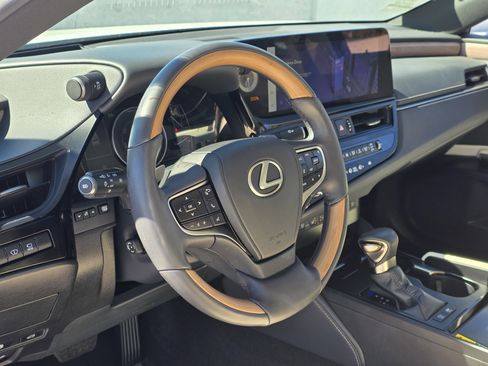 Used 2024 Lexus ES 300h w/ Luxury Package image 12
