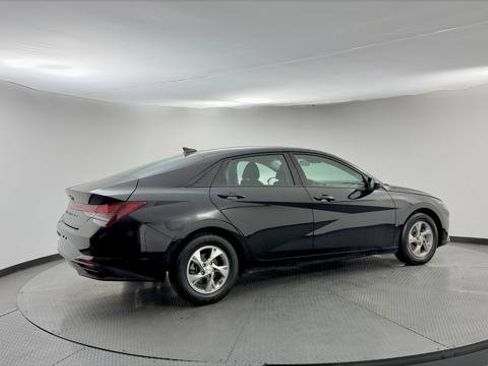 Used 2021 Hyundai Elantra SE FWD image 7