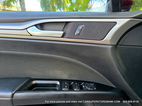 Used 2017 Ford Fusion SE image 37