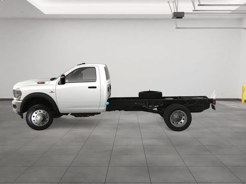 New 2023 RAM 4500 Tradesman RWD image 3