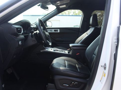 Used 2020 Ford Explorer Limited w/ Class III Trailer Tow Package AWD/4WD image 15
