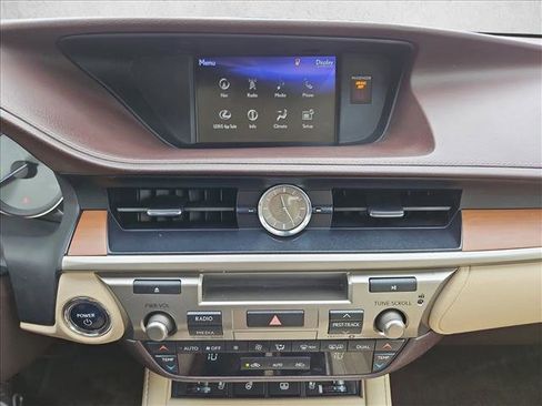 Used 2017 Lexus ES 300h w/ Luxury Package image 14