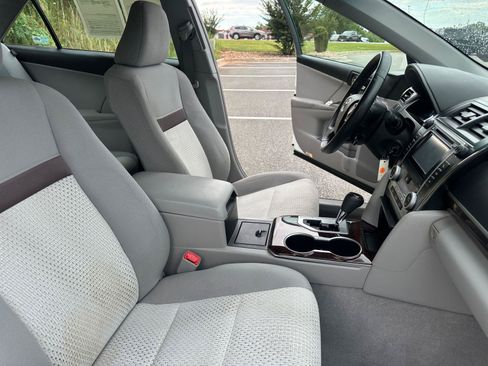 Used 2012 Toyota Camry XLE FWD image 27