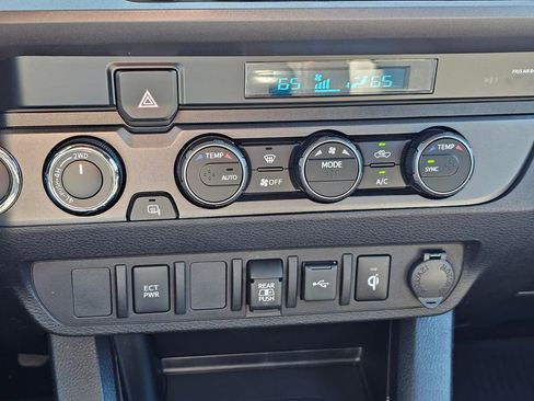 Used 2021 Toyota Tacoma TRD Sport AWD/4WD image 15