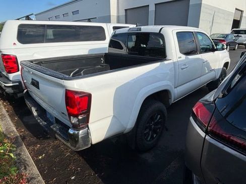 Used 2022 Toyota Tacoma SR5 AWD/4WD image 2