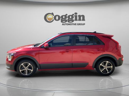 Used 2024 Kia Niro LX FWD image 2
