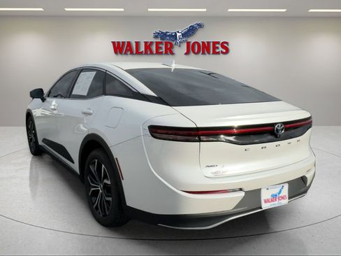 Used 2023 Toyota Crown Limited image 3