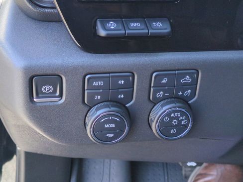 Certified 2023 Chevrolet Silverado 1500 ZR2 w/ Technology Package AWD/4WD image 17