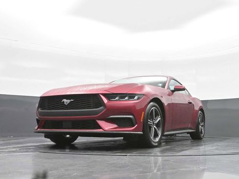Used 2025 Ford Mustang Coupe image 30