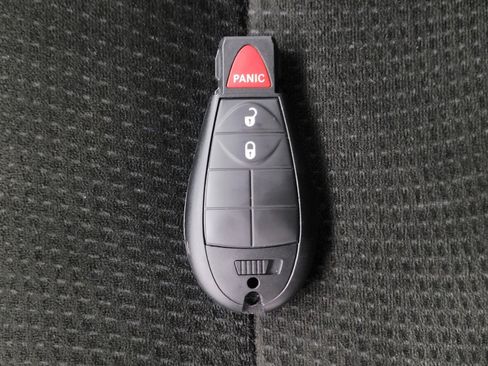 Used 2019 Dodge Grand Caravan SE w/ UConnect Hands-Free Group FWD image 32