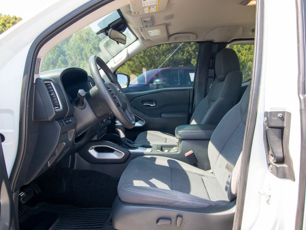 Used 2023 Nissan Frontier SV w/ Tow Package RWD image 7