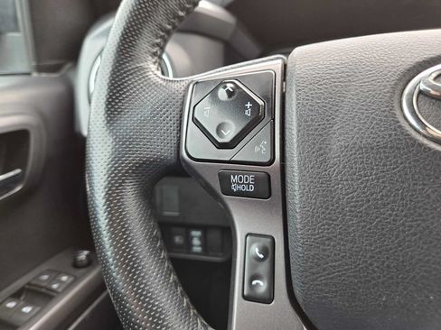 Used 2022 Toyota Tacoma TRD Off-Road AWD/4WD image 38