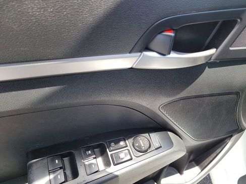 Used 2020 Hyundai Elantra SE w/ Cargo Package (C1) FWD image 13