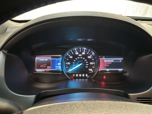 Used 2017 Ford Explorer XLT w/ Equipment Group 202A AWD/4WD image 14