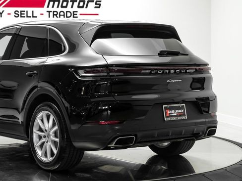 Used 2024 Porsche Cayenne AWD/4WD image 16