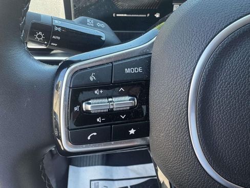 Used 2026 Kia Carnival FWD image 22