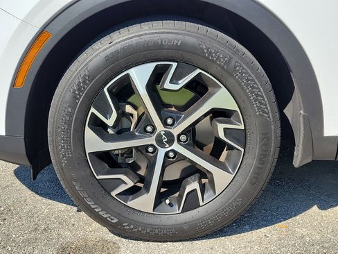 Used 2023 Kia Sportage EX image 4