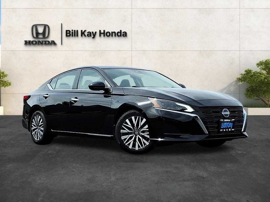 Used 2023 Nissan Altima 2.5 SV FWD image 1