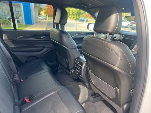 New 2025 Jeep Grand Cherokee Altitude AWD/4WD image 21