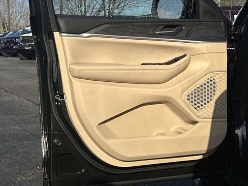 Certified 2023 Jeep Grand Cherokee L Limited w/ Trailer Tow Group (B) image 10