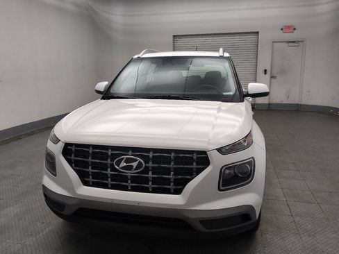 Used 2024 Hyundai Venue SEL image 15