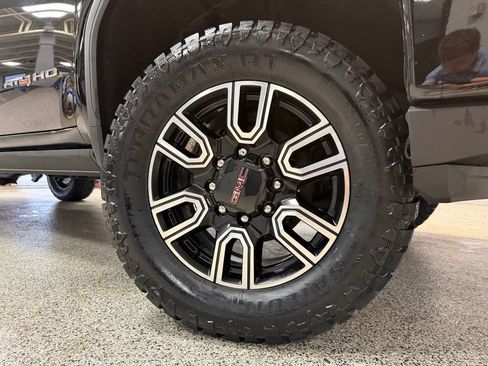 Used 2023 GMC Sierra 2500 AT4 w/ AT4 Premium Plus Package AWD/4WD image 8