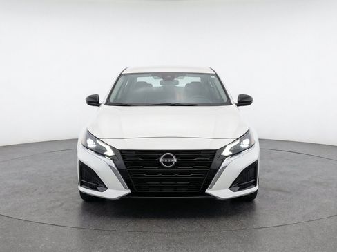 Used 2025 Nissan Altima 2.5 SV FWD image 2