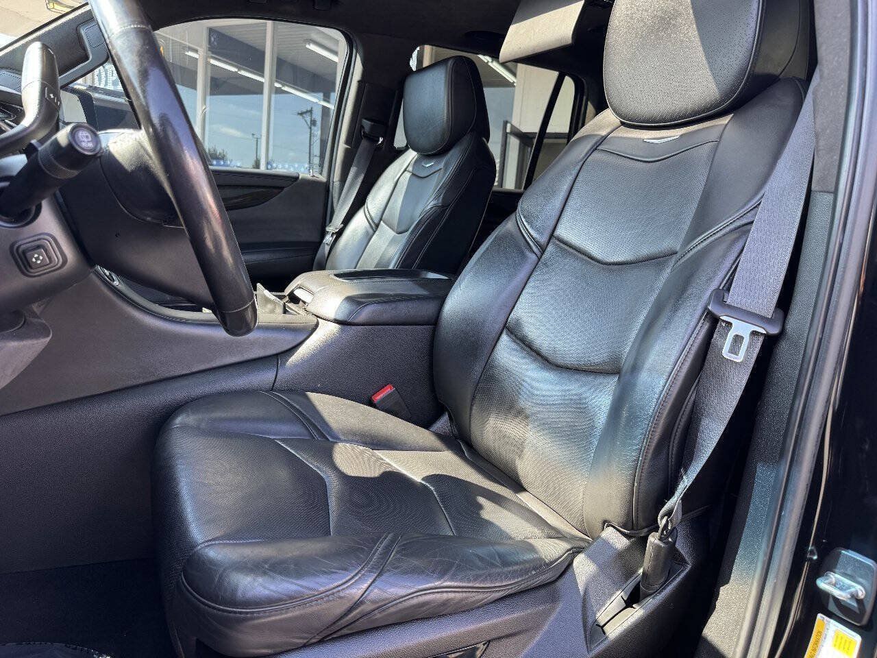 Used 2019 Cadillac Escalade Platinum RWD image 37