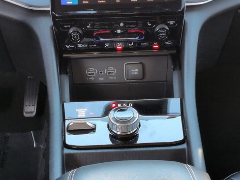 Used 2023 Jeep Grand Cherokee Limited w/ Black Appearance Package image 18