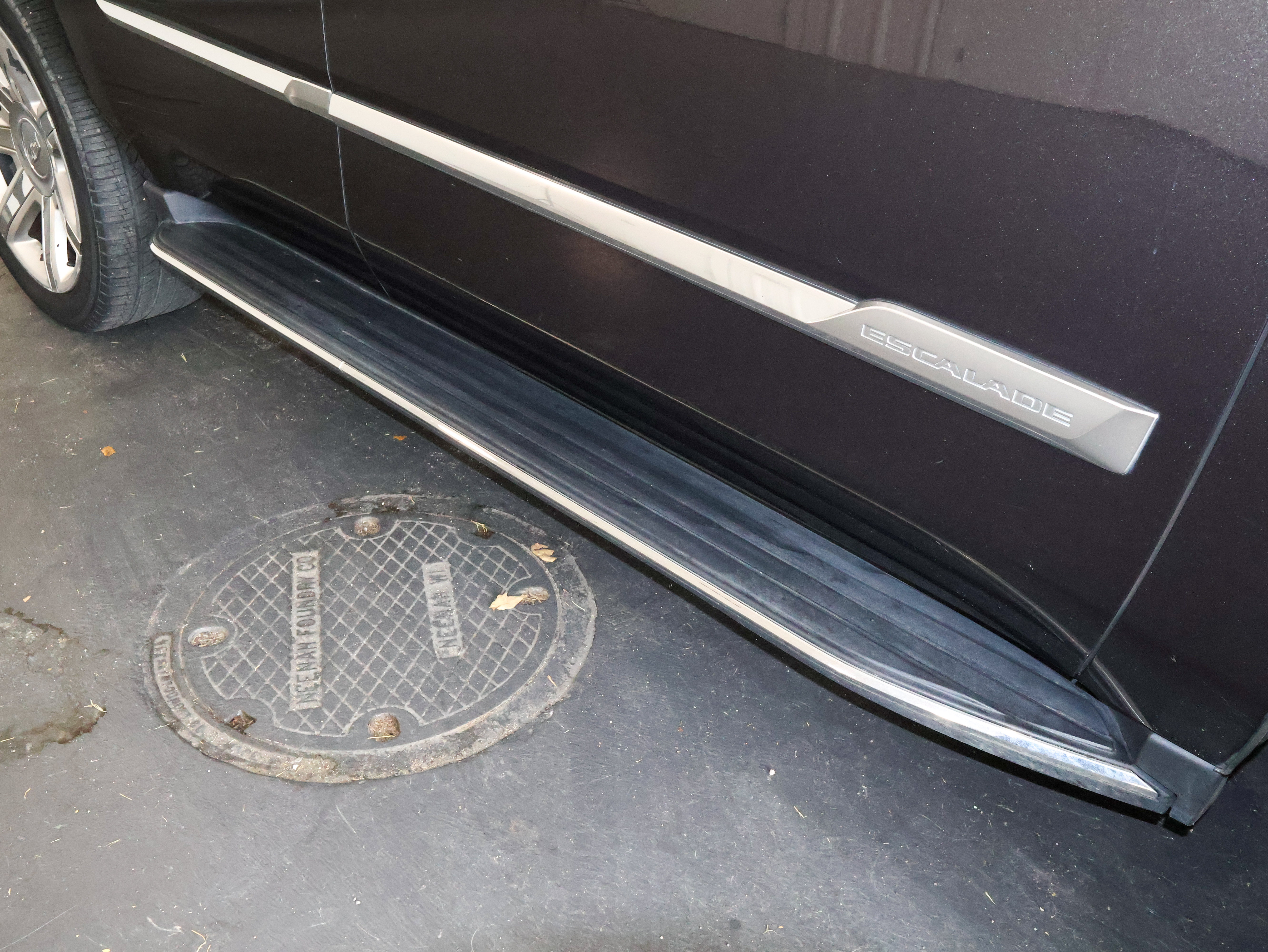 Used 2016 Cadillac Escalade Luxury RWD image 46