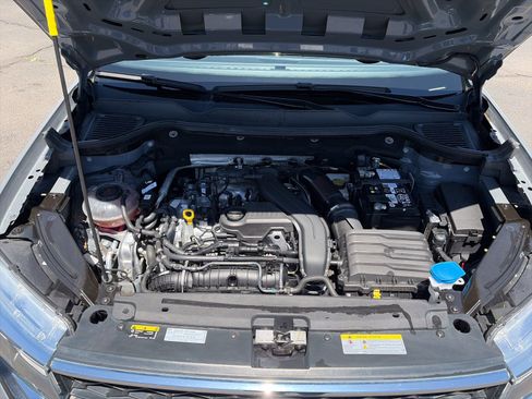 Used 2024 Volkswagen Taos SE w/ Panoramic Sunroof Package FWD image 27