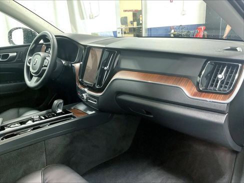 Used 2024 Volvo XC60 B5 Plus w/ Protection Package Premier image 14