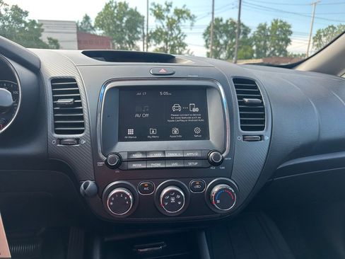 Used 2017 Kia Forte S image 12