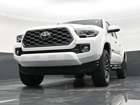 Used 2020 Toyota Tacoma TRD Sport w/ Technology Package RWD image 28
