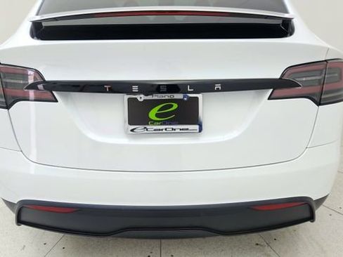 Used 2024 Tesla Model X image 11