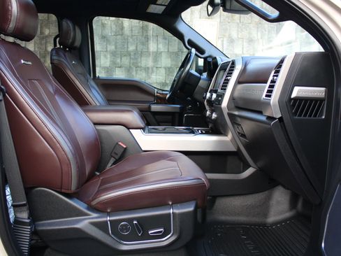 Used 2017 Ford F250 Platinum w/ Platinum Ultimate Package image 7