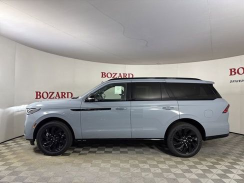 New 2025 Lincoln Navigator Reserve w/ Jet Appearance Package image 4